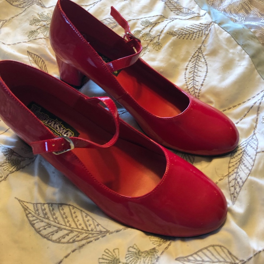 Red pumps